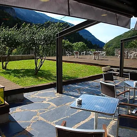 Santa Cristina Petit מלון 3*